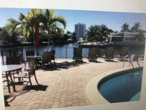 Outdoor pool, a heated pool - This is an apt condo which has two bedrooms. Very well located. At a good walkin (Hallandale Beach)