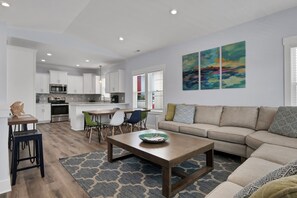 TV, DVD player, livros