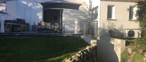 تناول الطعام بالخارج