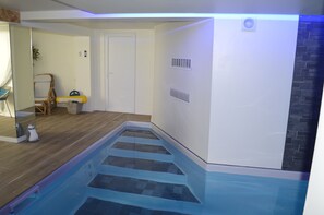 Innenpool, beheizter Pool
