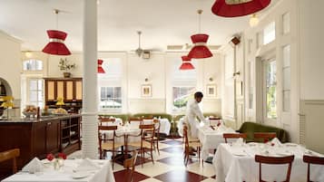 2 restaurants; breakfast, lunch, dinner and brunch served