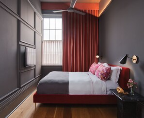 Ropa de cama de alta calidad, camas con efecto memoria y minibar 