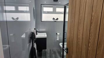 House | Bathroom | Separate tub and shower, deep soaking tub, hair dryer, towels