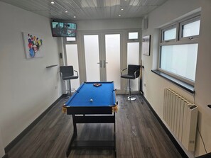 Games room - 3-beds, Sleeps 6 Walking Distance to Castle & Town (Abergele)