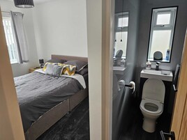 Casa | 3 camere, ferro/asse da stiro, Wi-Fi gratuito, lenzuola