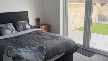 3 slaapkamers, een strijkplank/strijkijzer, gratis wifi, beddengoed