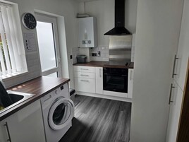 Casa | Cucina privata | Frigorifero, microonde, forno, piano cottura