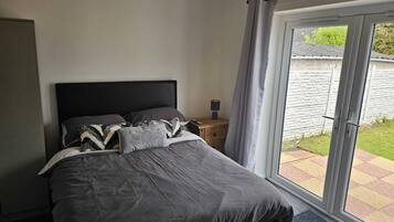 House | 3 bedrooms, iron/ironing board, free WiFi, bed sheets
