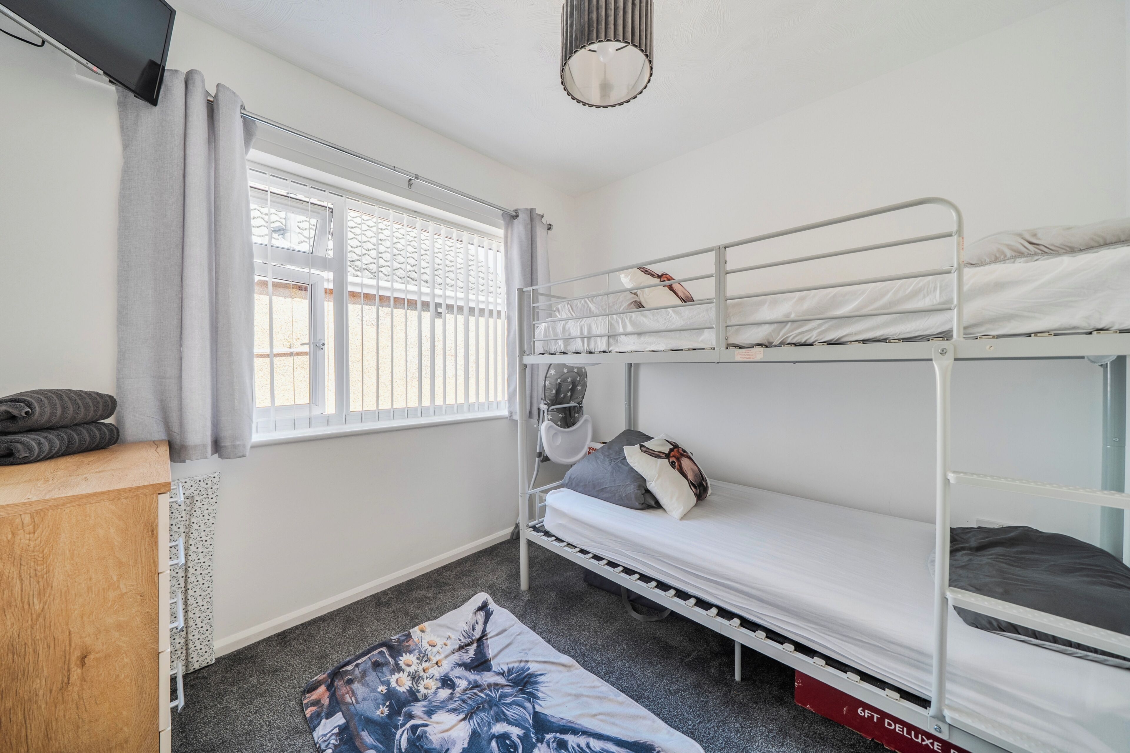 3 bedrooms, iron/ironing board, free WiFi, bed sheets