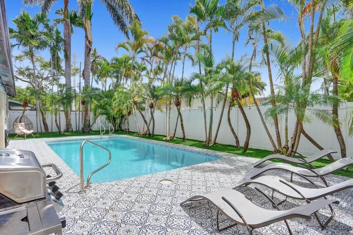 Luxury 5BR Family Escape, Heated Pool, Playground