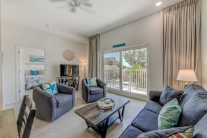 TV - New Building: Gulf Views, Pool, Johns Pass! (Madeira Beach)