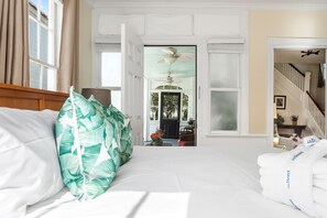 5 habitaciones, tabla de planchar con plancha y wifi 