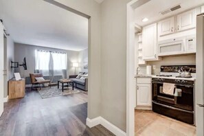 Interior - Atlanta Downtown City View and Free Parking (Atlanta)