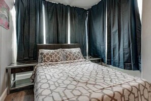 1 室のベッドルーム、デスク、アイロン / アイロン台、WiFi