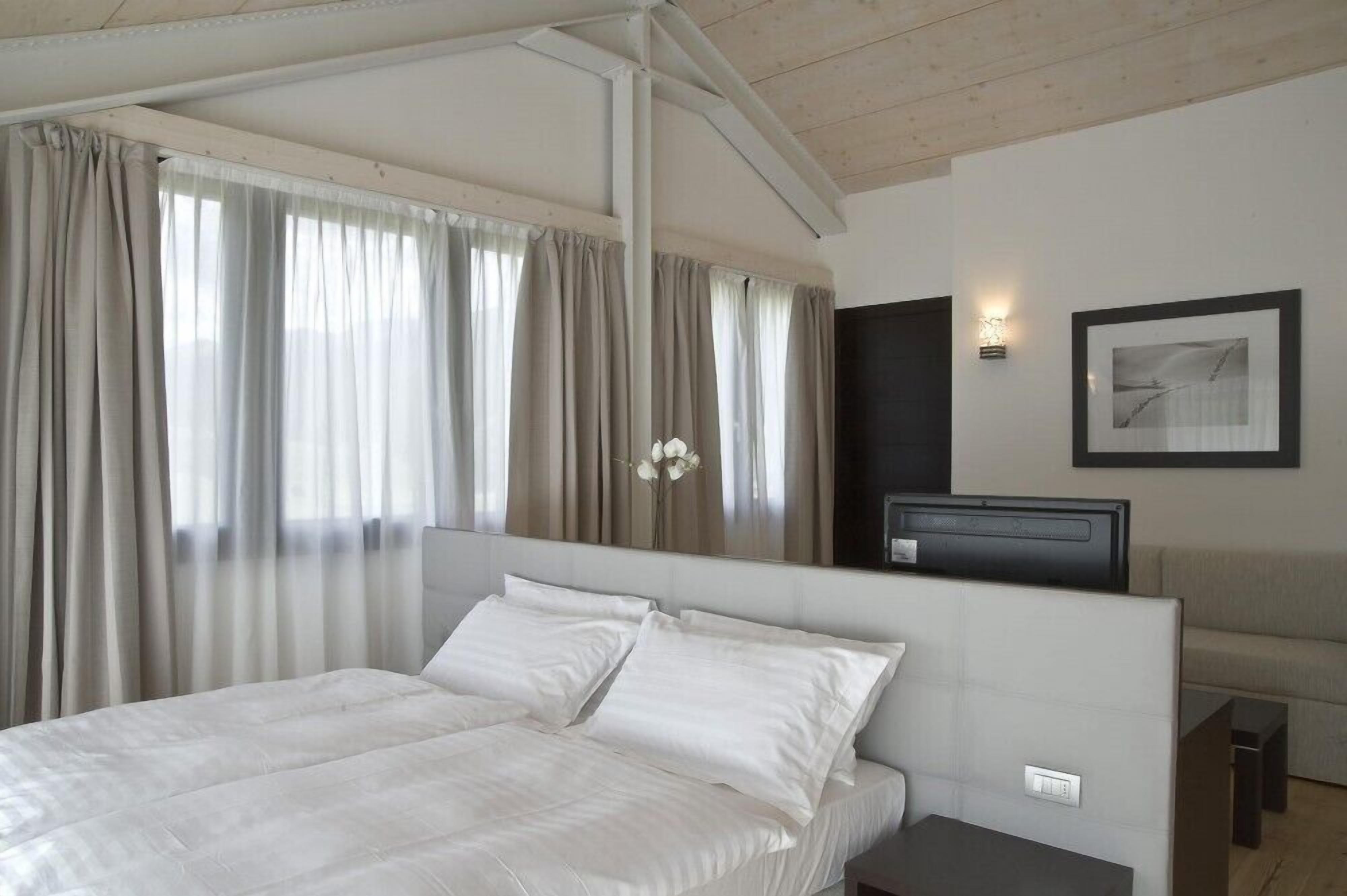 Luxury Studio Suite | Egyptian cotton sheets, premium bedding, down comforters