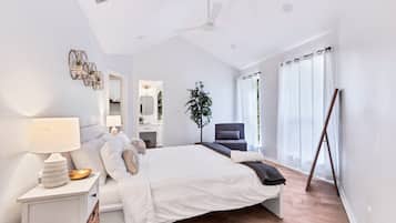 6 bedrooms, desk, iron/ironing board, travel crib