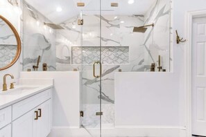 Bathtub, hair dryer, towels, shampoo