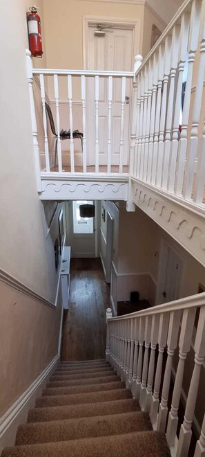 高級寝具、遮光カーテン、アイロン / アイロン台、WiFi (無料)