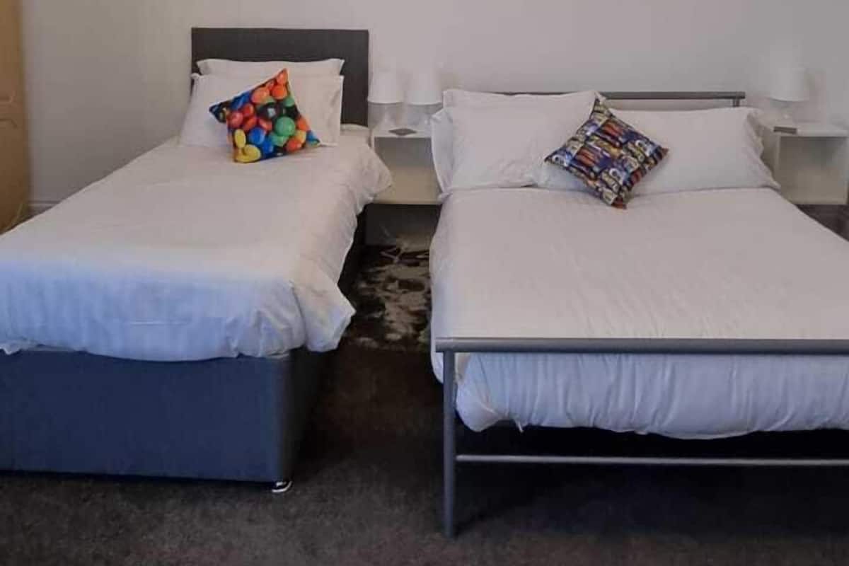 Dubbelrum för familj (Room 2) | 1 sovrum, sÀngtillbehör av högsta kvalitet och mörklÀggningsgardiner