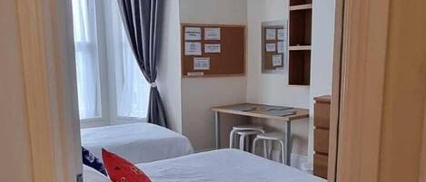 Ropa de cama de alta calidad y cortinas blackout