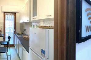 Appartement, 1 grand lit et 1 canapé-lit | Cuisine privée | Réfrigérateur, micro-ondes, four, plaque de cuisson