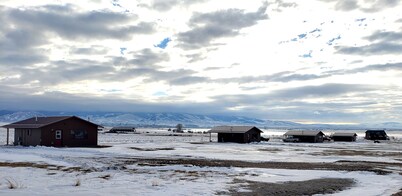 Shedhorn Cabin #2 of 3 - 1 BEDR & Full RV Hookups