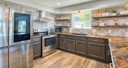 Great Lake Escape - by Chatuge Home Concierge<br>Lakefront, private dock with boat slip, hot tub, fire pit
