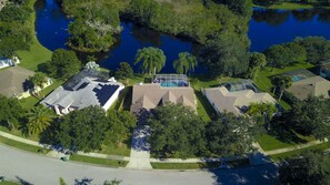 Exterior - Heated pool, lakeview, double king size, 4 bedrooms, 6 beds, 2 bath, sleep 12 (Melbourne)