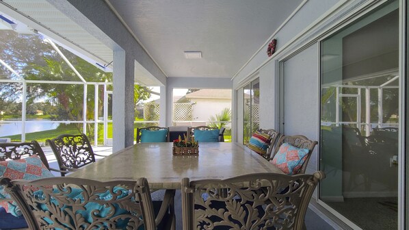 Outdoor dining - Heated pool, lakeview, double king size, 4 bedrooms, 6 beds, 2 bath, sleep 12 (Melbourne)