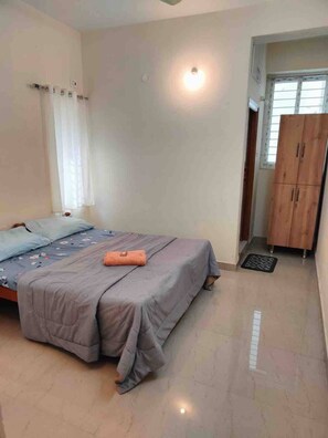 2 bedrooms, desk, free WiFi, bed sheets - Happy Homes- Entire Airy and Clean 2 BHK NONAC (Pokalwada)