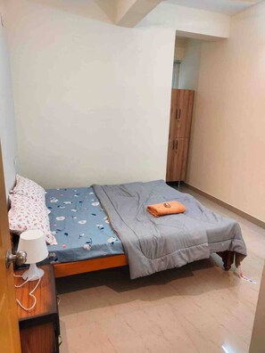 2 bedrooms, desk, free WiFi, bed sheets - Happy Homes- Entire Airy and Clean 2 BHK NONAC (Pokalwada)