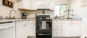 ❤Pleasant Retreat! Dog friendly & near Peterson AFB ❤