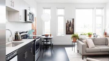 Frigorífic, microones, forn i placa de cuina