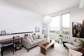 Smart TV, books, stereo