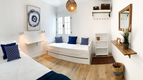 CHARMING APARTMENT AND SOLARIUM BY THE SEA