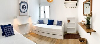 CHARMING APARTMENT AND SOLARIUM BY THE SEA