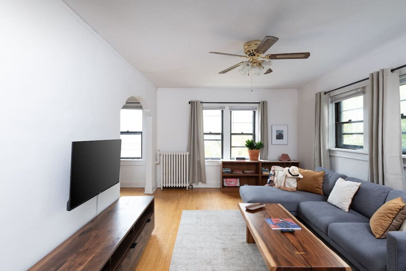 Flexhome East Side Vintage 2BR B1