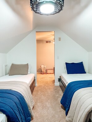 3 室のベッドルーム、デスク、アイロン / アイロン台、WiFi (無料)