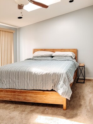 3 bedrooms, desk, iron/ironing board, free WiFi - Canal Home (New Baltimore)