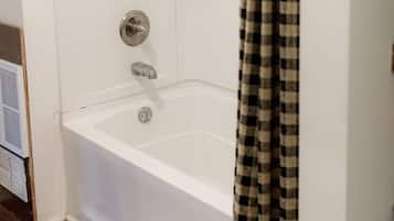 Ensemble douche/baignoire, sĂšche-cheveux, serviettes fournies, savon