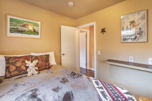 2 bedrooms, WiFi, bed sheets