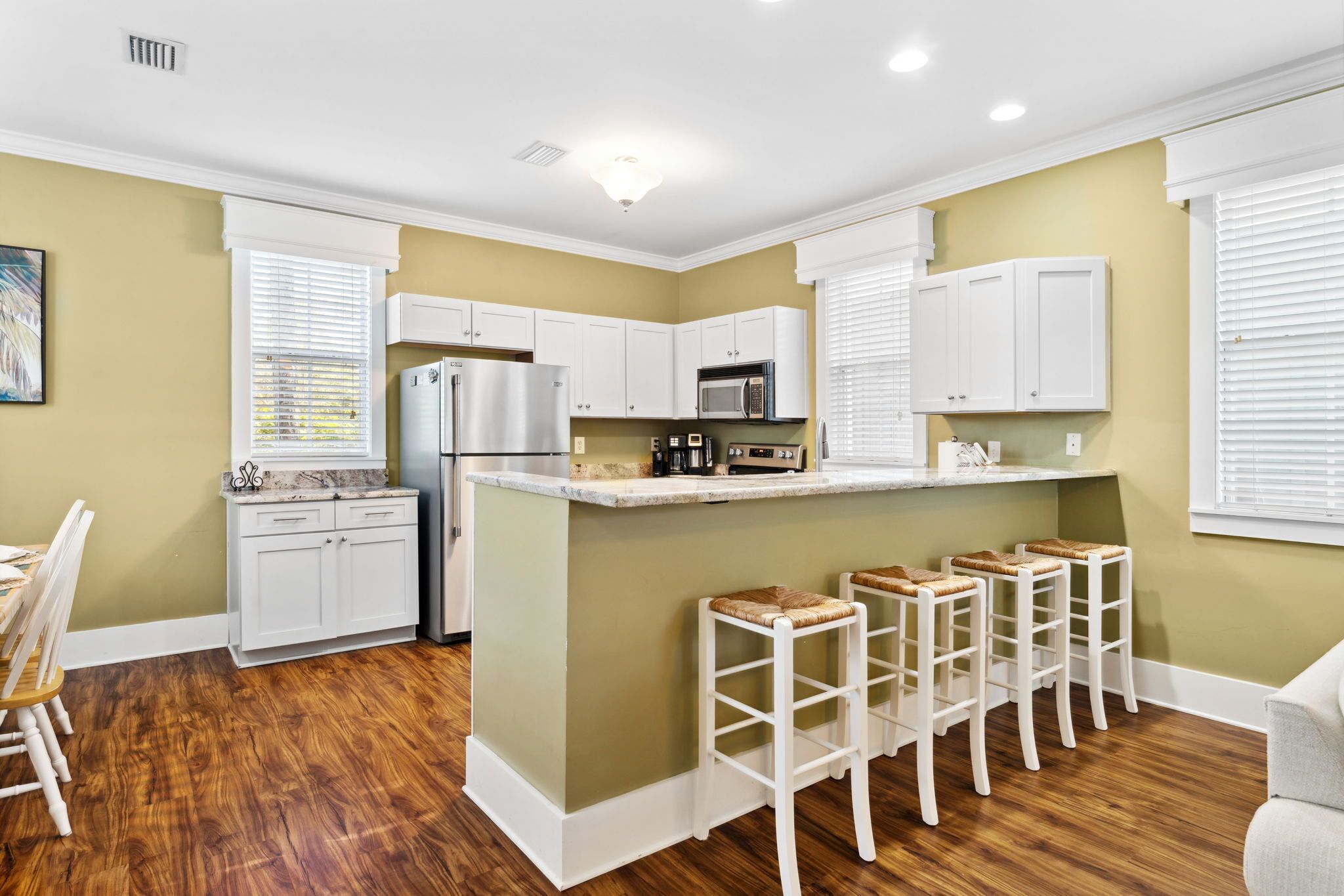 冰箱、微波炉、烤箱、炉灶