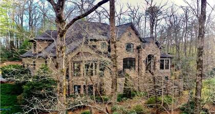 Spectacular Secluded 5 Bedroom Luxury Mountain Property