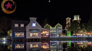 A waterfront hotel with multiple buildings, each featuring a prominent star logo.
