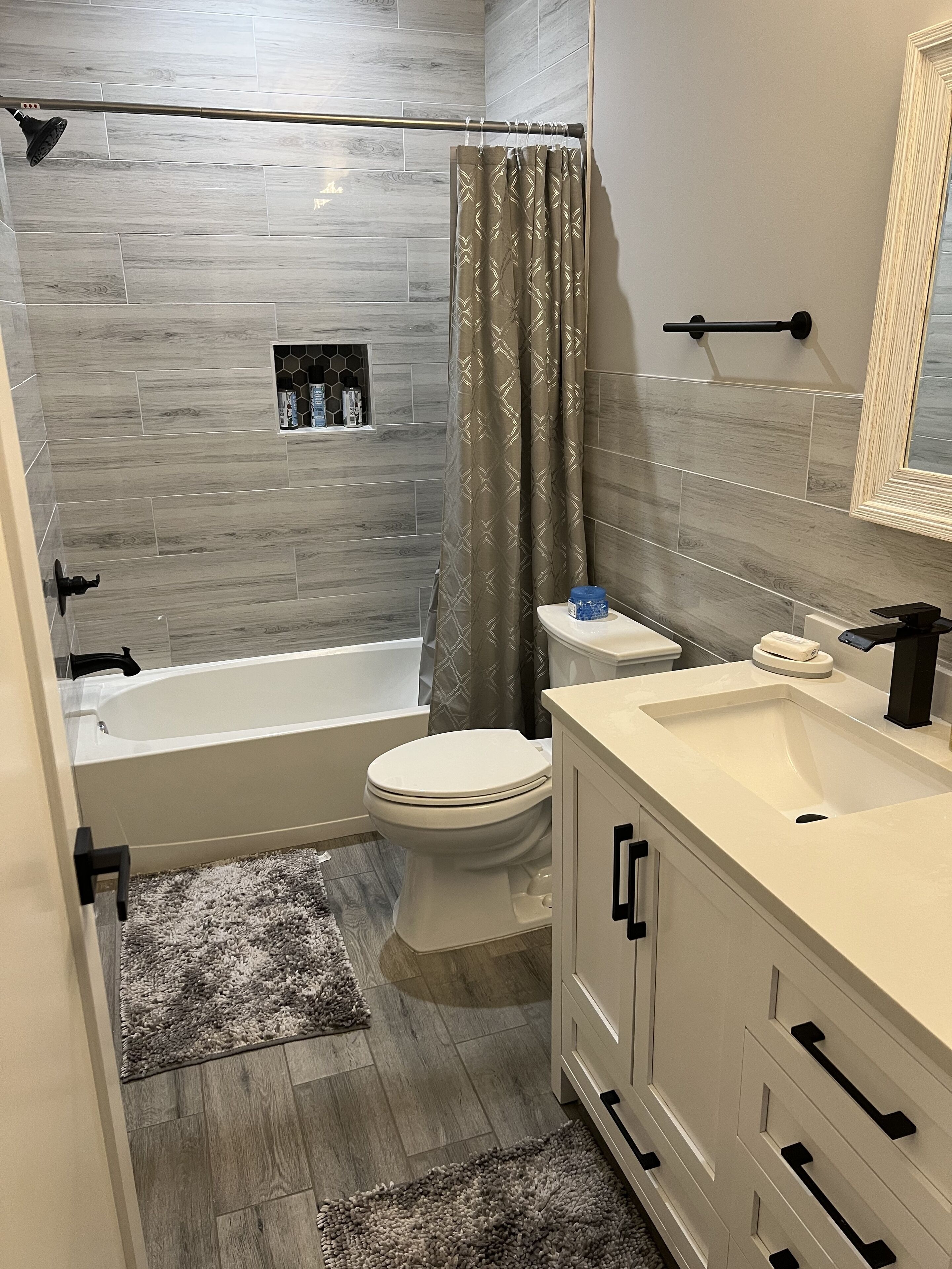 Bathtub, towels, soap, shampoo