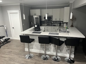 Fridge, microwave, dishwasher, spices