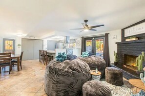 Interior - Arizona Pool House w/ hot tub (Tucson)