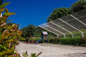 Children's area - Luxury Home with Swimming Pool, Professional Tennis Court and Boccia Alley (Donji Proložac)