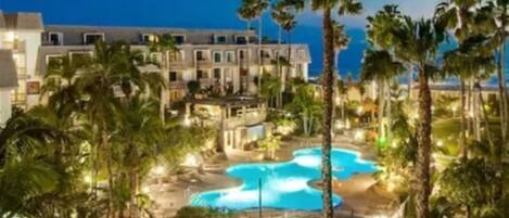 LĂ€mmitetty uima-allas