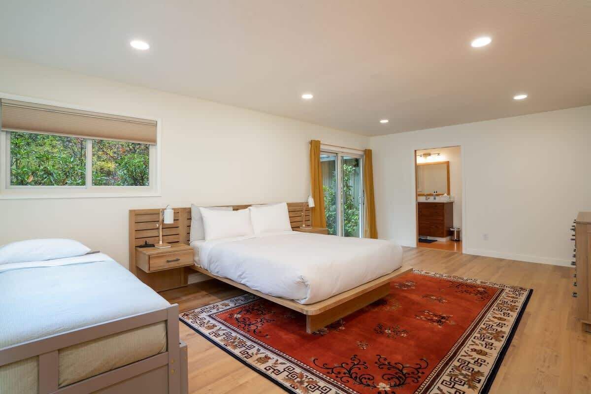 4 bedrooms, desk, travel crib, free WiFi